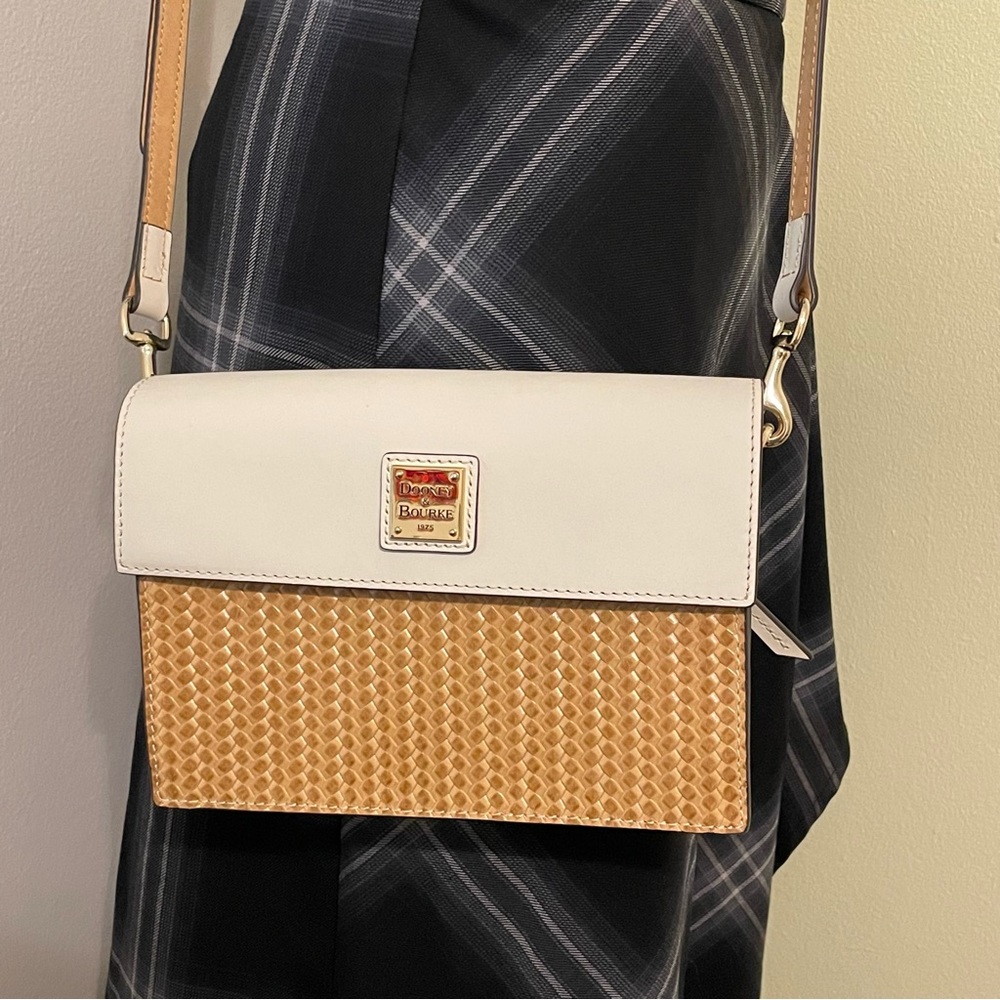 Dooney and Burke Beacon Woven beige crossbody lady bag